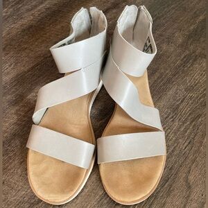 Time & Tru Comfort Light Gray Strappy Sandals